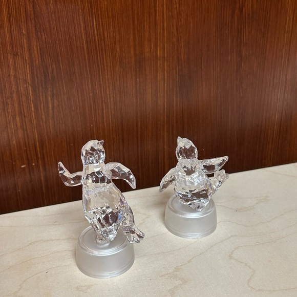 Christmas LED Lighted Color Changing Acrylic Penguins - Picture 8 of 12